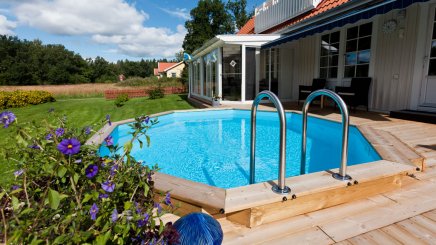 Familypool 500 rund träpool inbyggd altan