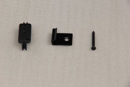 skruv och clips plast