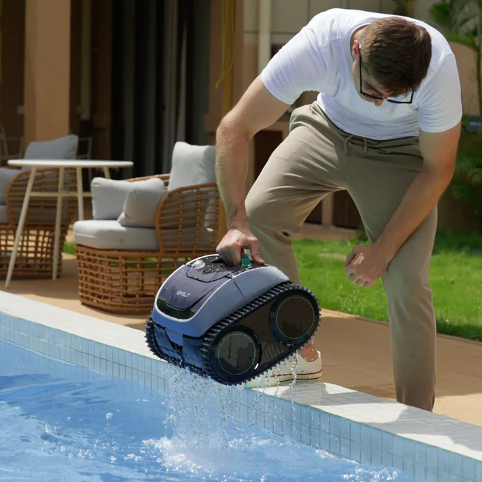 Poolrobot Wybot C1 Pro Hantering